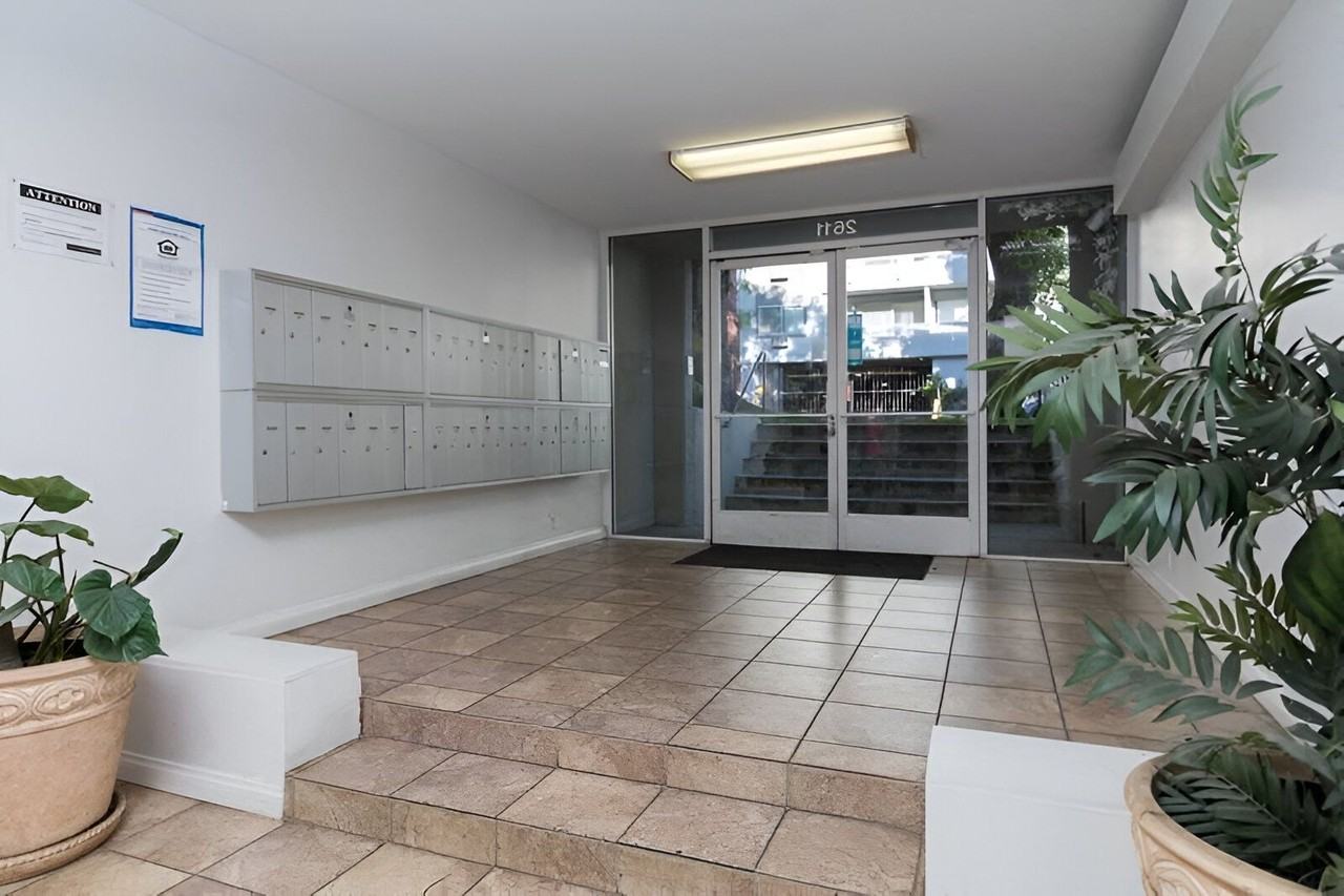 D69--2611 S. Portland Street - Photo 5 of 17