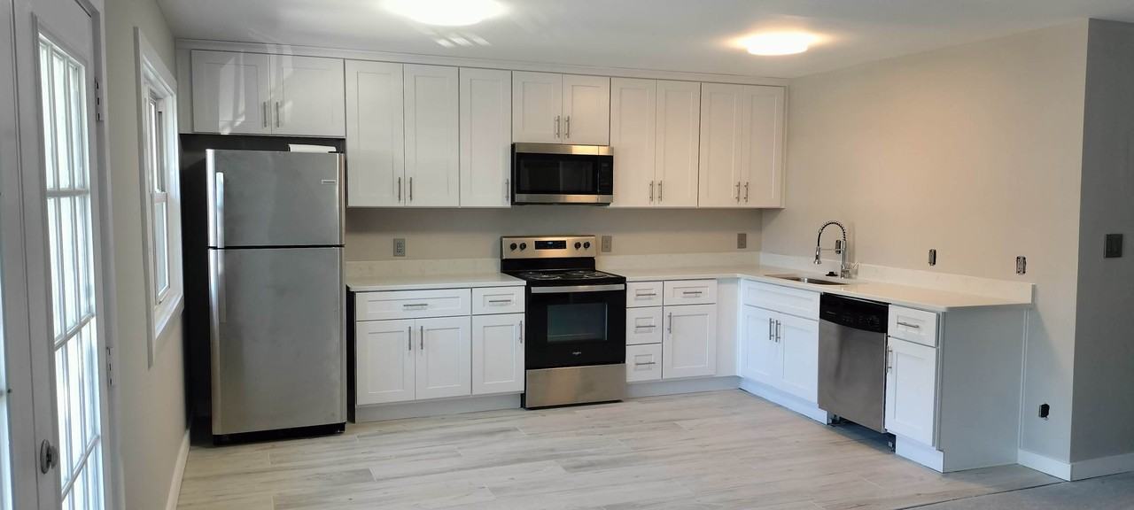 Poplar Hall Apartments - Photo 3 of 13