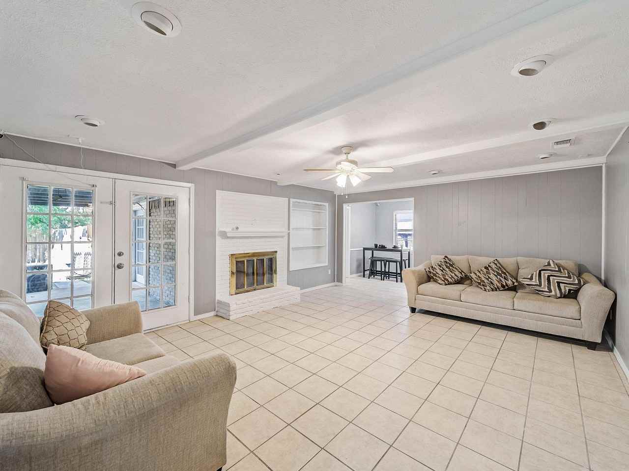 Clearglen Dr - Photo 2 of 16