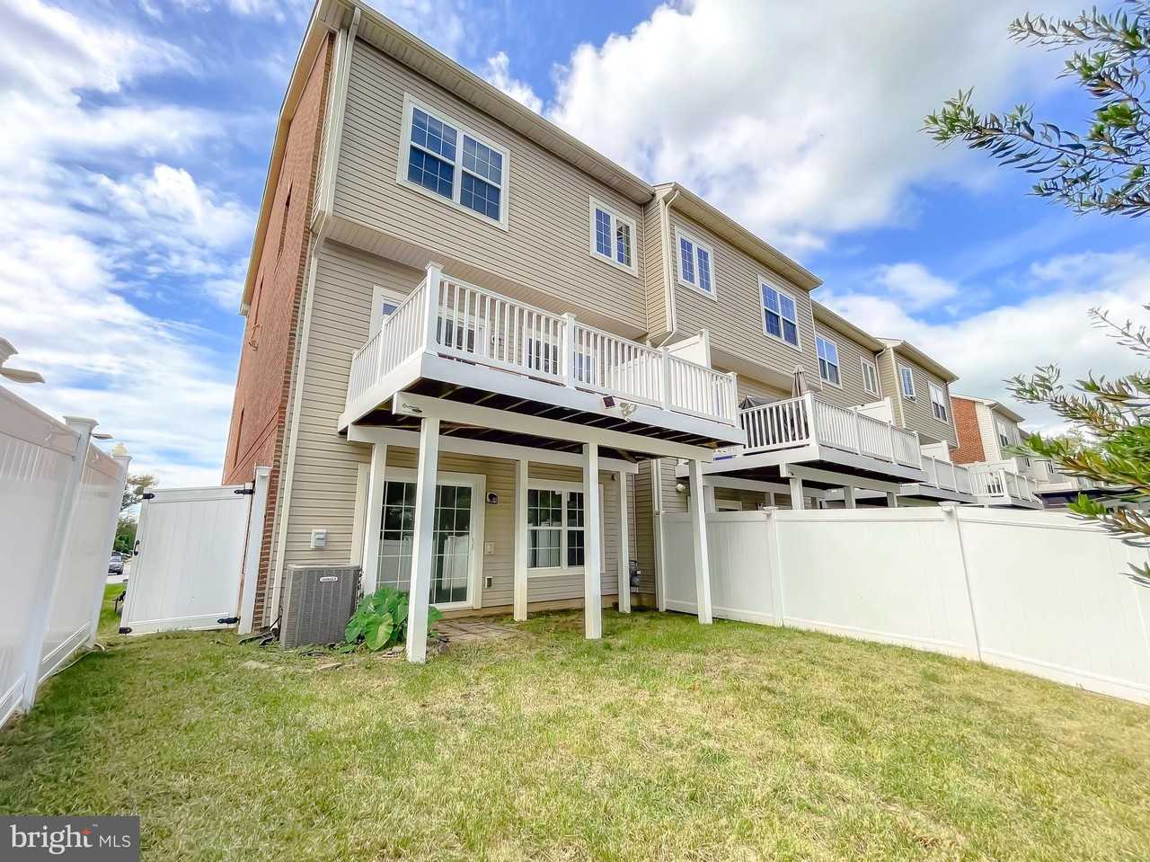 2728 Coppersmith Pl - Photo 2 of 41