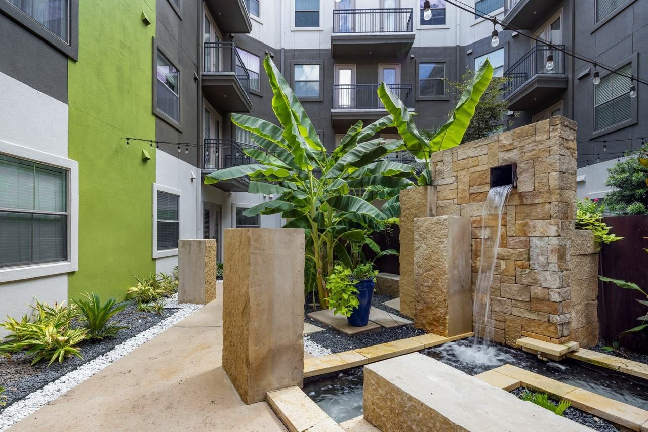 AMLI 300 - Photo 6 of 42