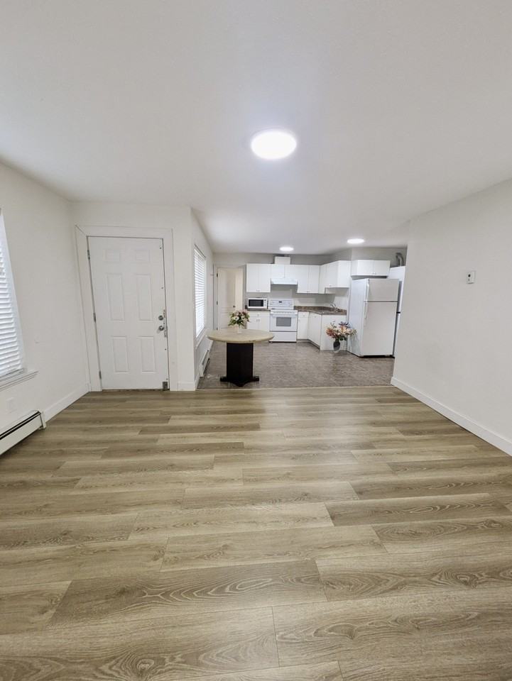 16768 63B Avenue - Photo 2 of 13