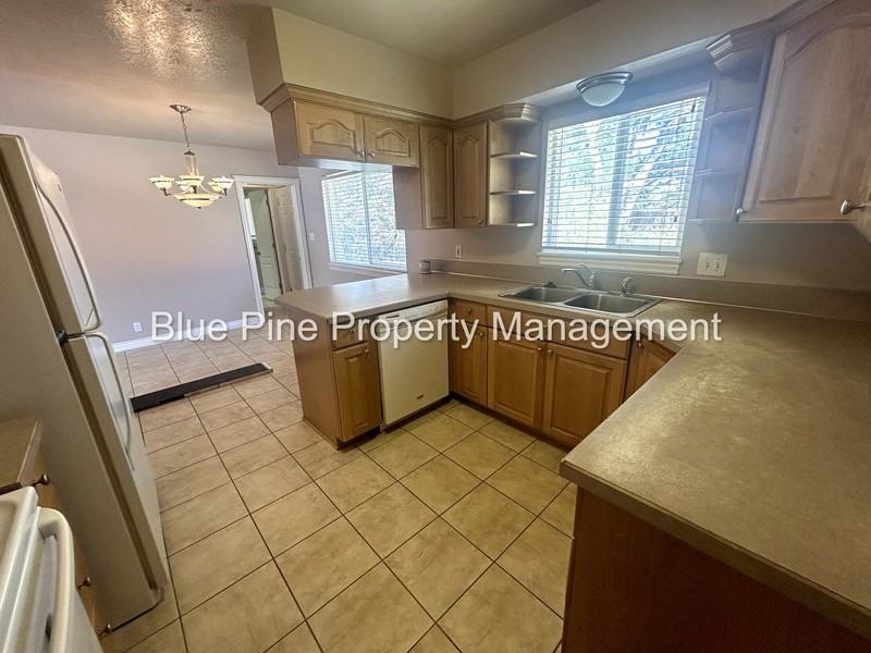 90 Drake Ave - Photo 5 of 14