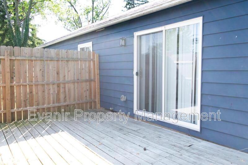 955 Chelsea Ave - Photo 3 of 13
