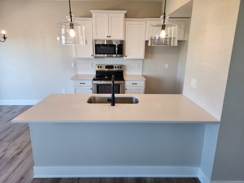 2945 Long Ave - Photo 3 of 21