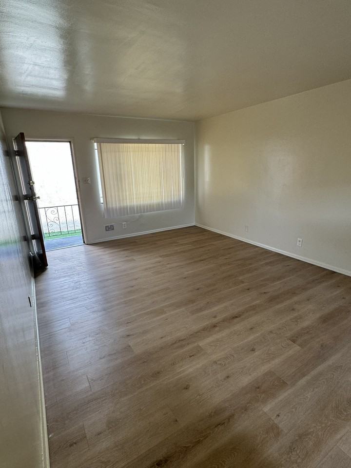 10906 South Vermont Avenue - Photo 3 of 7