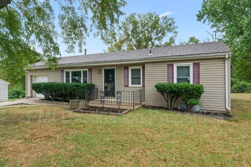 5221 Elm Pl - Photo 3 of 40