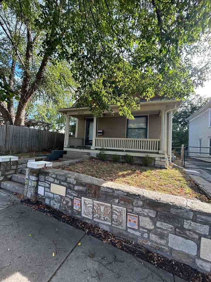 3259 Gillham Plz - Photo 2 of 19