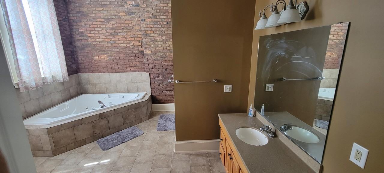 572 Mulberry Street - Photo 6 of 9