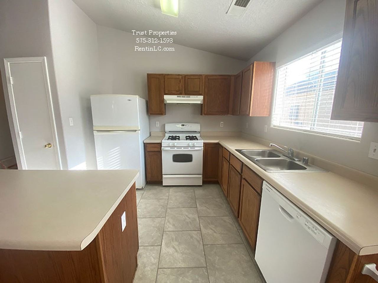 940 Gilmer Way - Photo 3 of 9