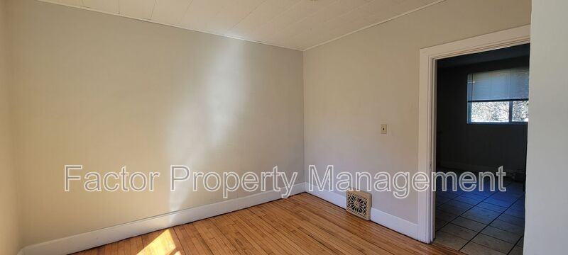 1108 N 6th St - Photo 4 of 10