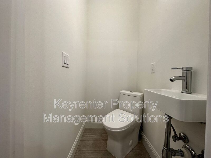 3445 Lee Hwy #208 - Photo 5 of 11