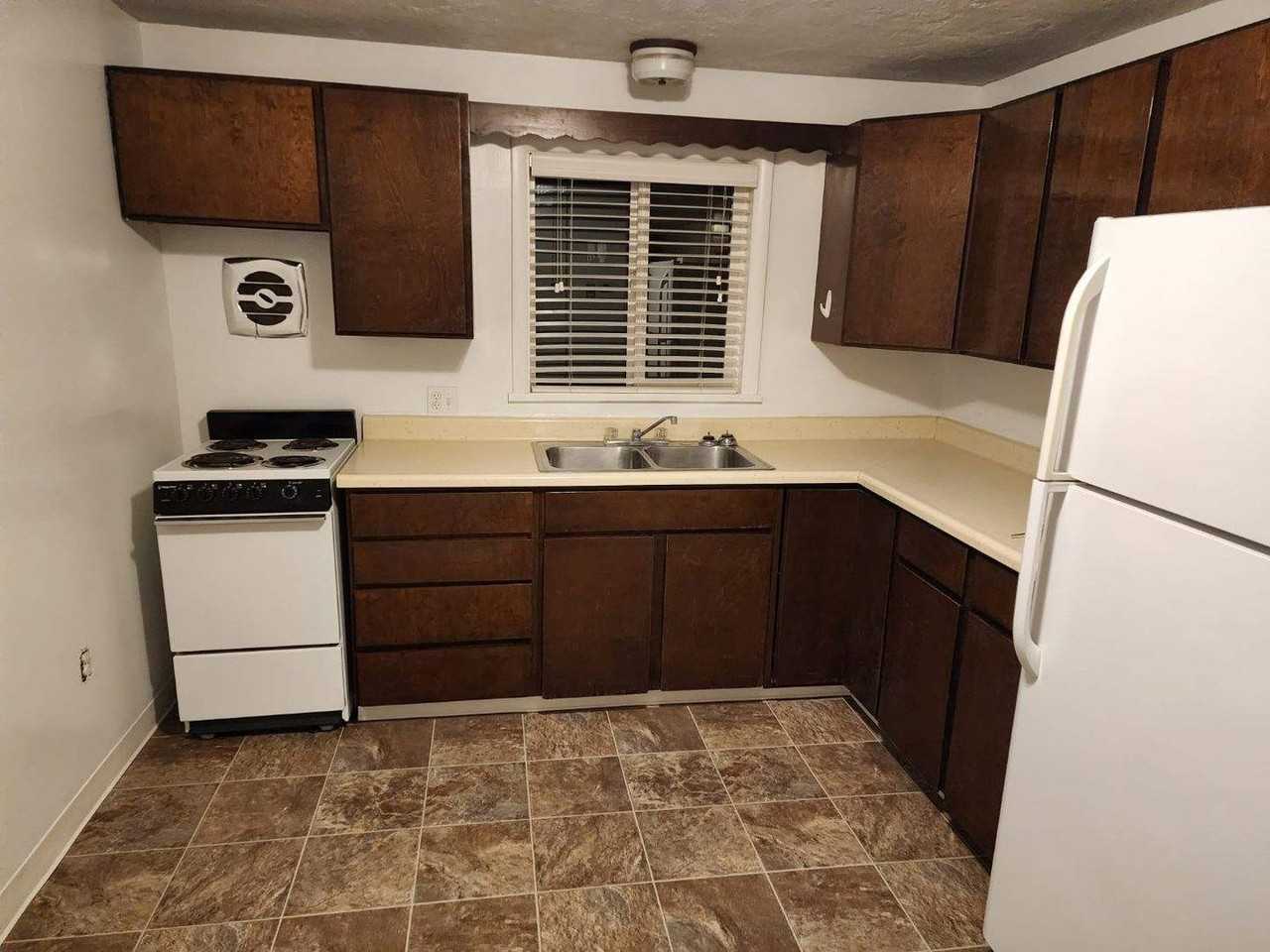 1935 West 2870 South - Photo 5 of 10