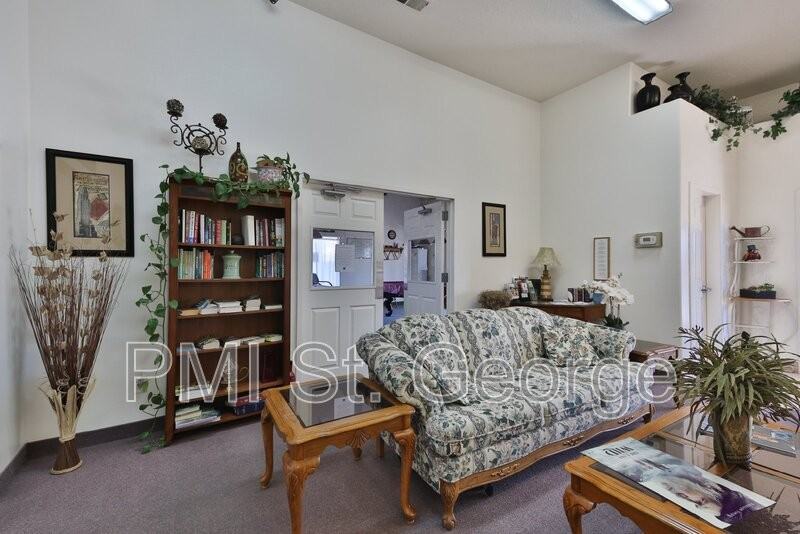 2990 E Riverside Dr - Photo 4 of 18