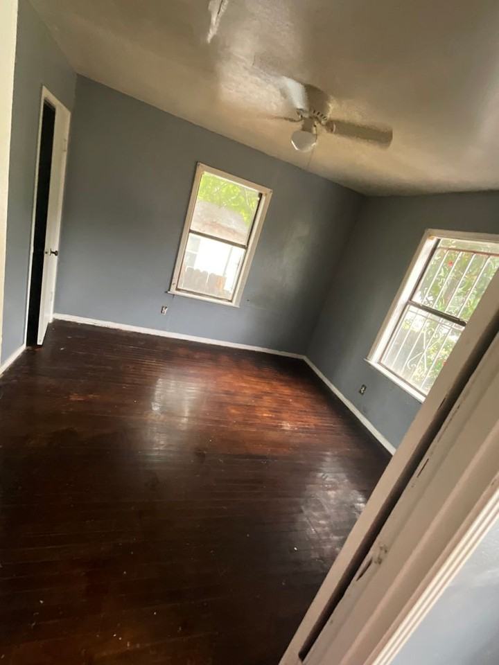 226 E Dalzell St - Photo 2 of 5