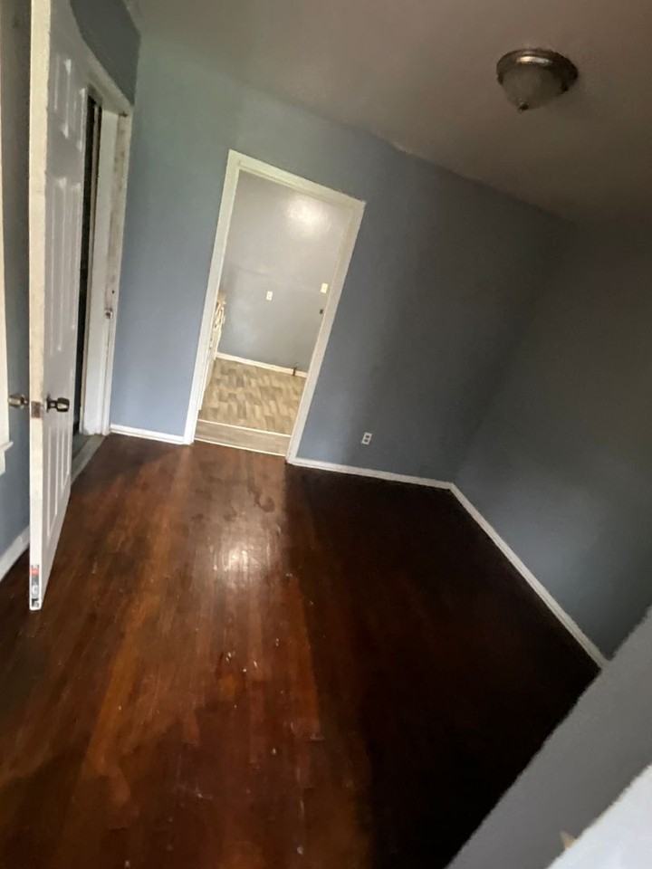 226 E Dalzell St - Photo 3 of 5