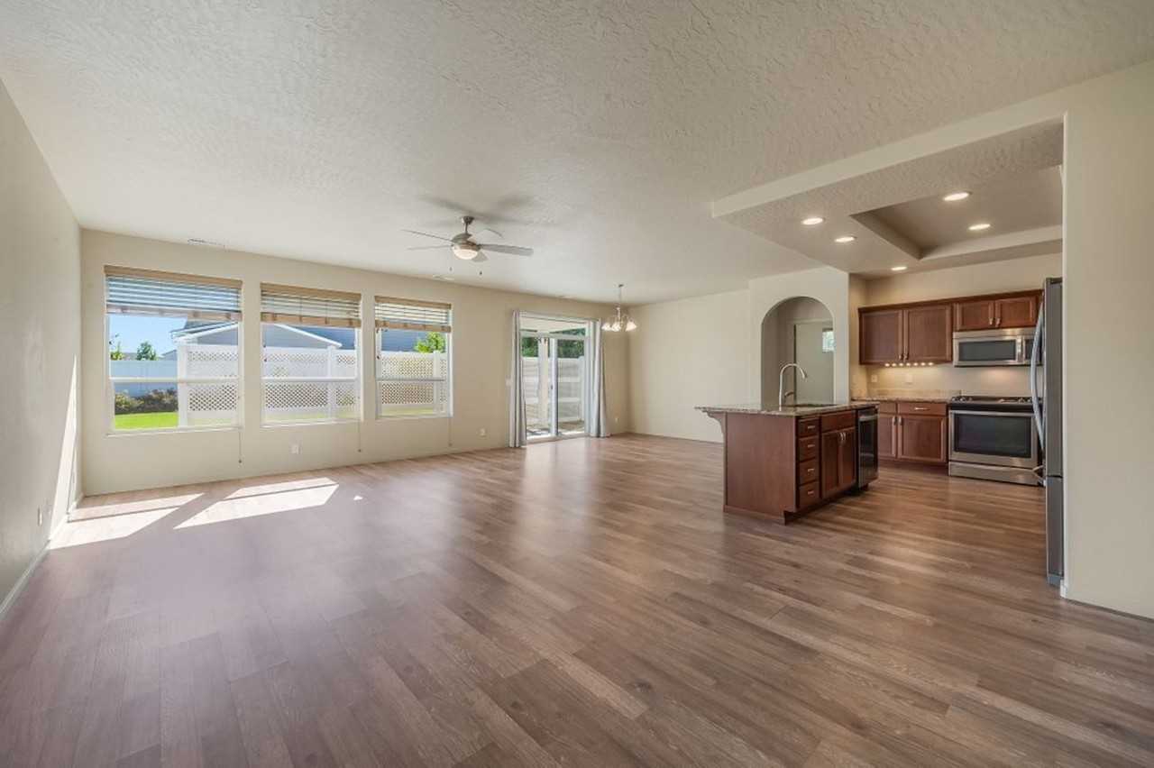 4292 W Magrath Dr - Photo 4 of 21