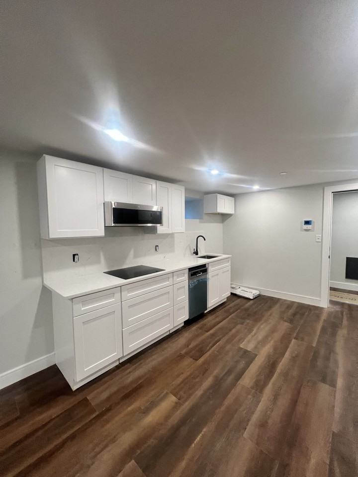 Hunnewell Ave #B - Photo 2 of 7