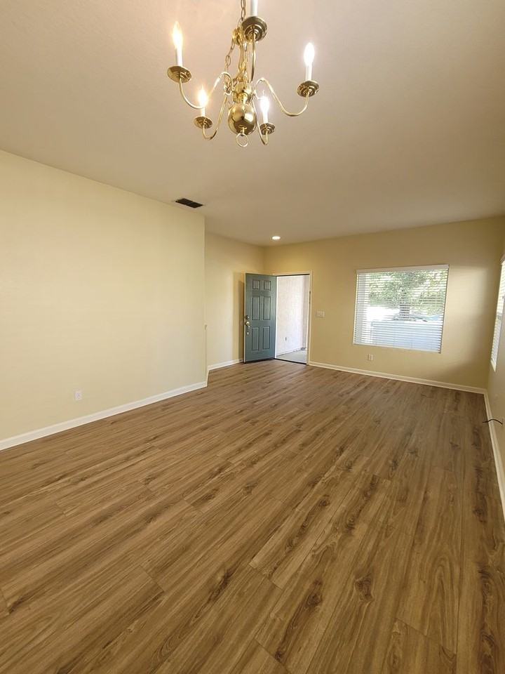 380 Groth Cir - Photo 3 of 23