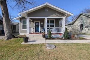 featured image of 711 W Lullwood Ave