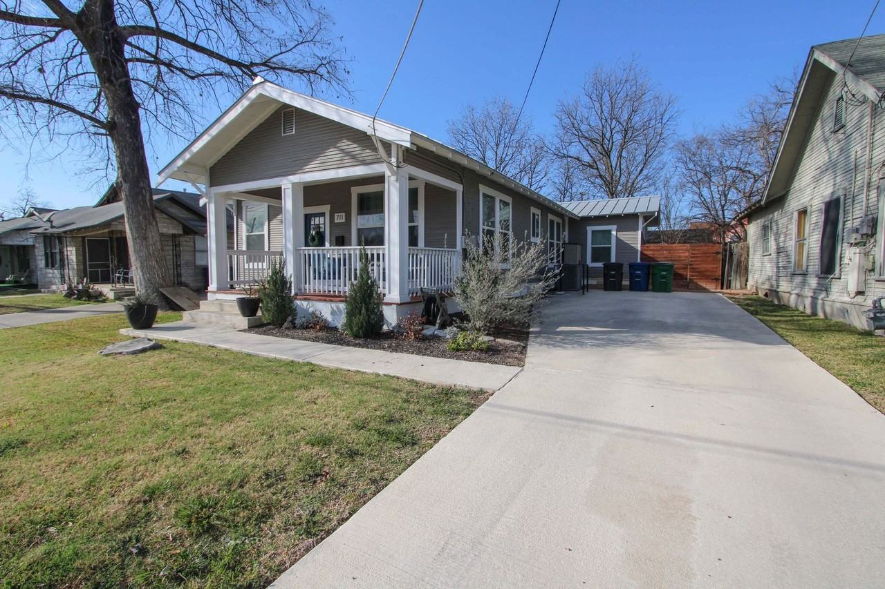 711 W Lullwood Ave - Photo 2 of 34