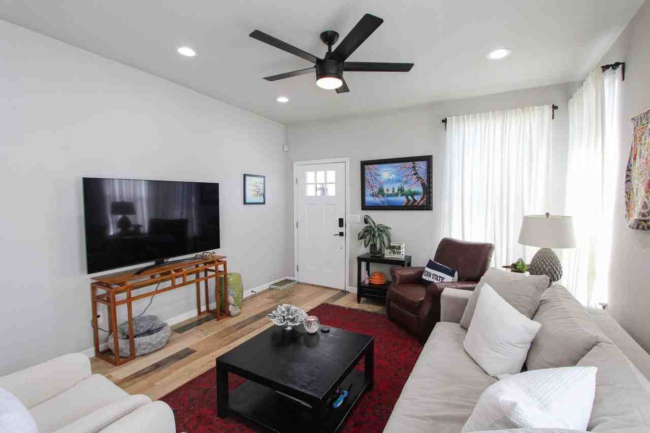 711 W Lullwood Ave - Photo 7 of 34
