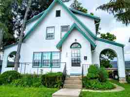 featured image of 321 S Eagleson Ave