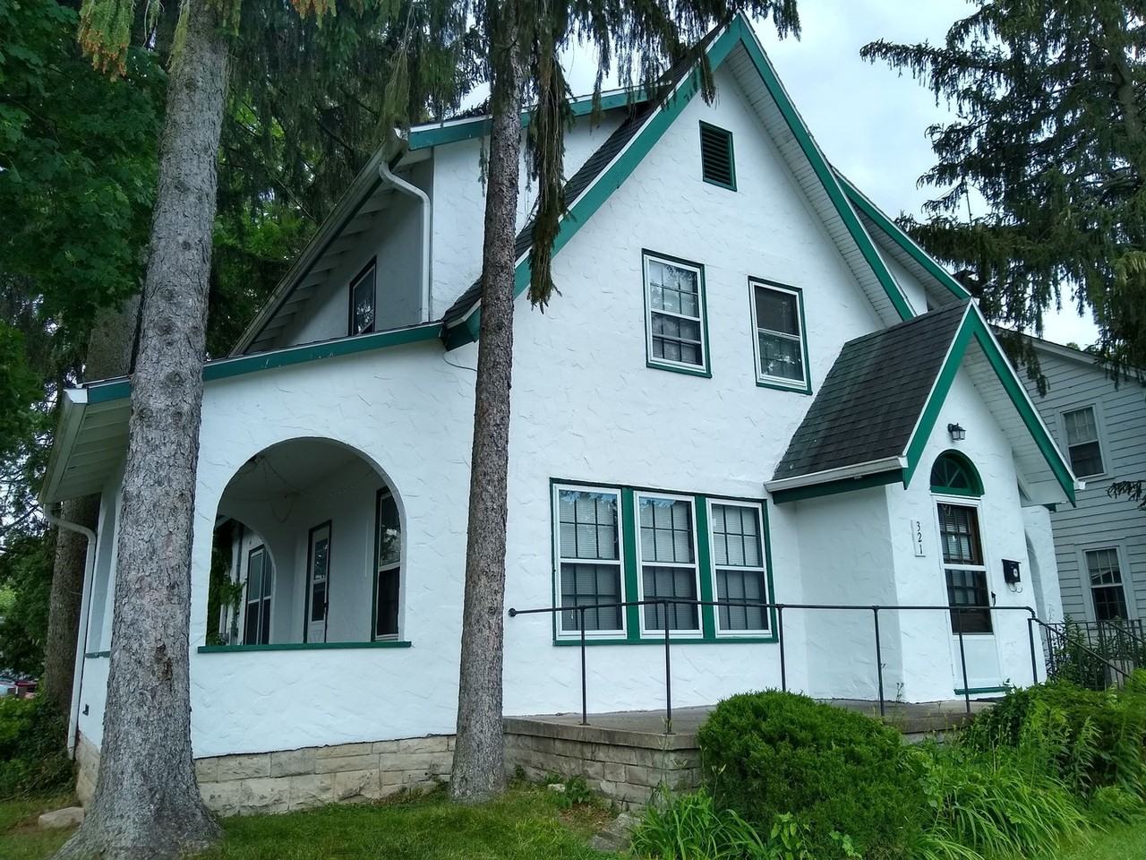 321 S Eagleson Ave - Photo 2 of 8