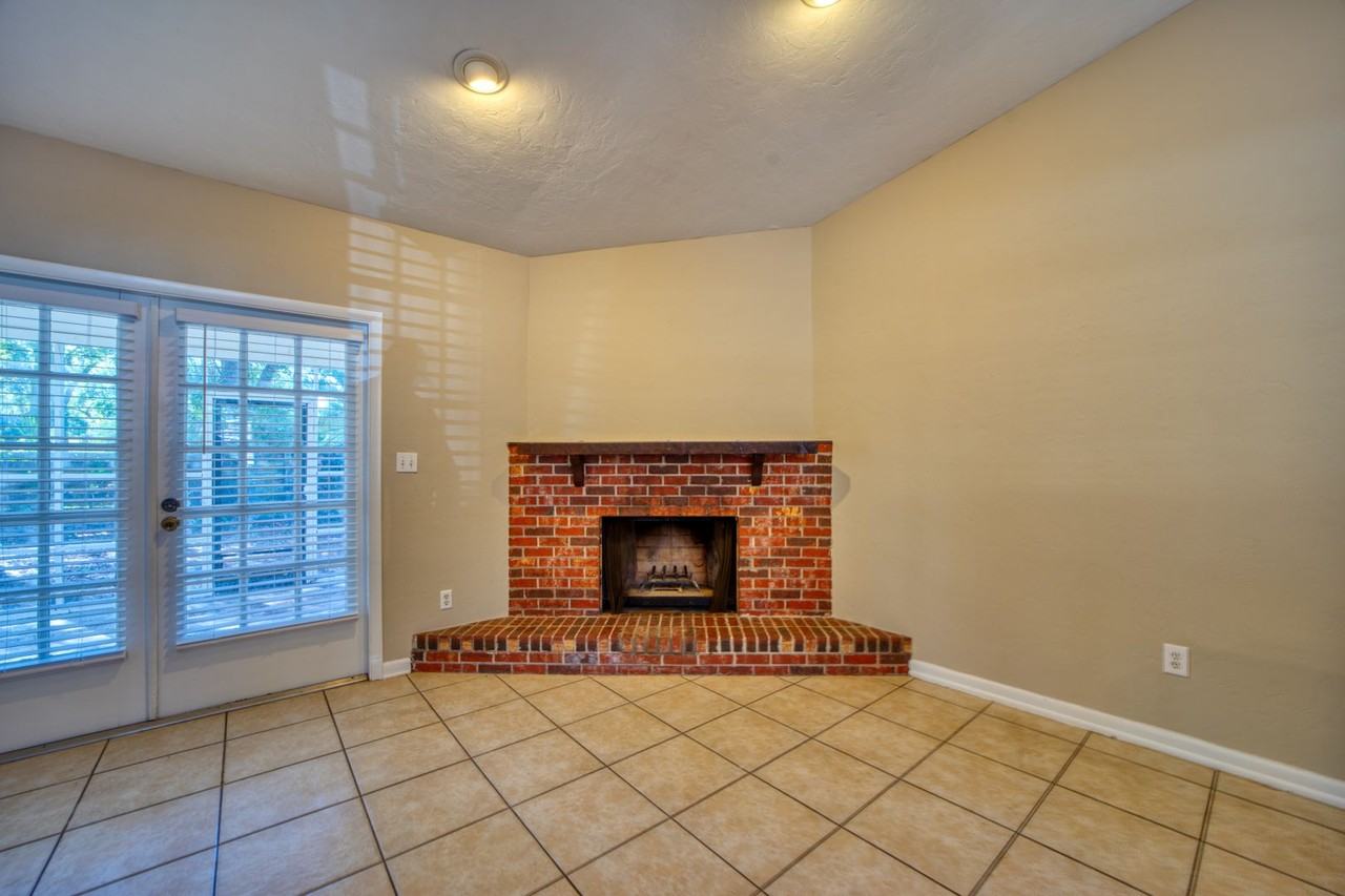 2447 Nw 54th Blvd - Photo 4 of 16