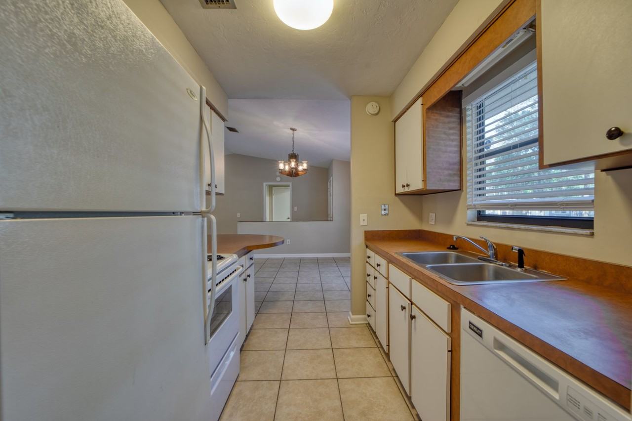 2447 Nw 54th Blvd - Photo 7 of 16