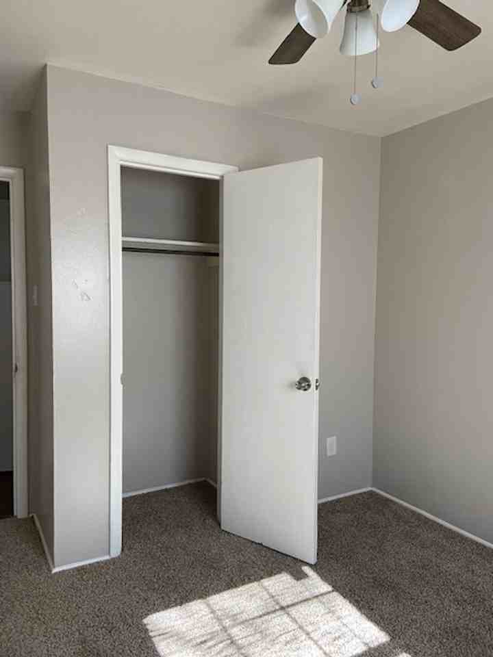 902 N Jefferson St - Photo 7 of 13