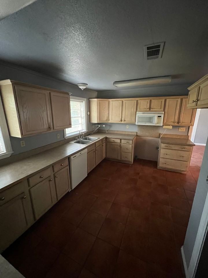 4517 Bullen St - Photo 6 of 15