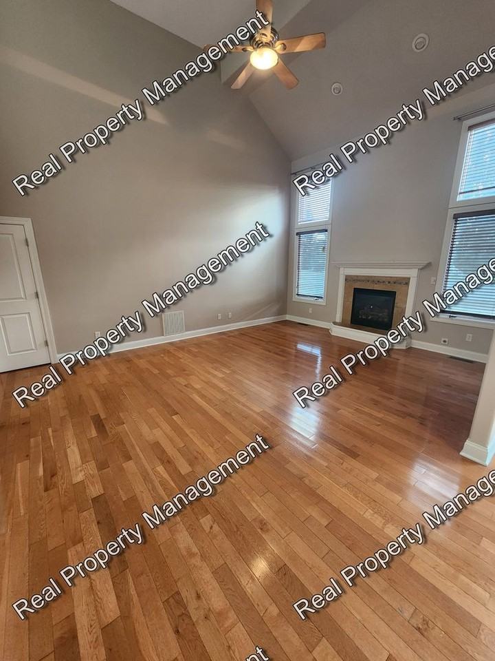 12667 Pennsylvania Pl - Photo 3 of 21