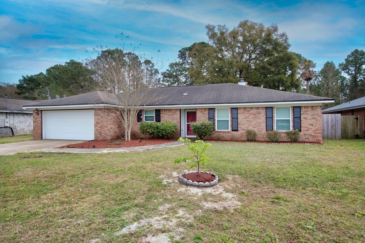 9033 Bluebay Ln - Photo 2 of 31