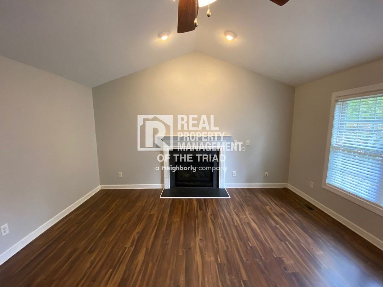 2804 Mitchell Wood Dr - Photo 2 of 28