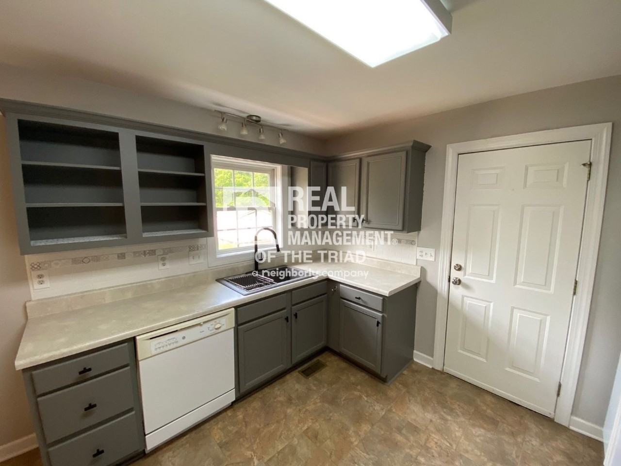 2804 Mitchell Wood Dr - Photo 3 of 28
