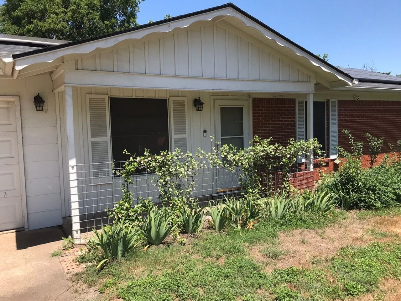 108 E Powell Ln - Photo 3 of 18