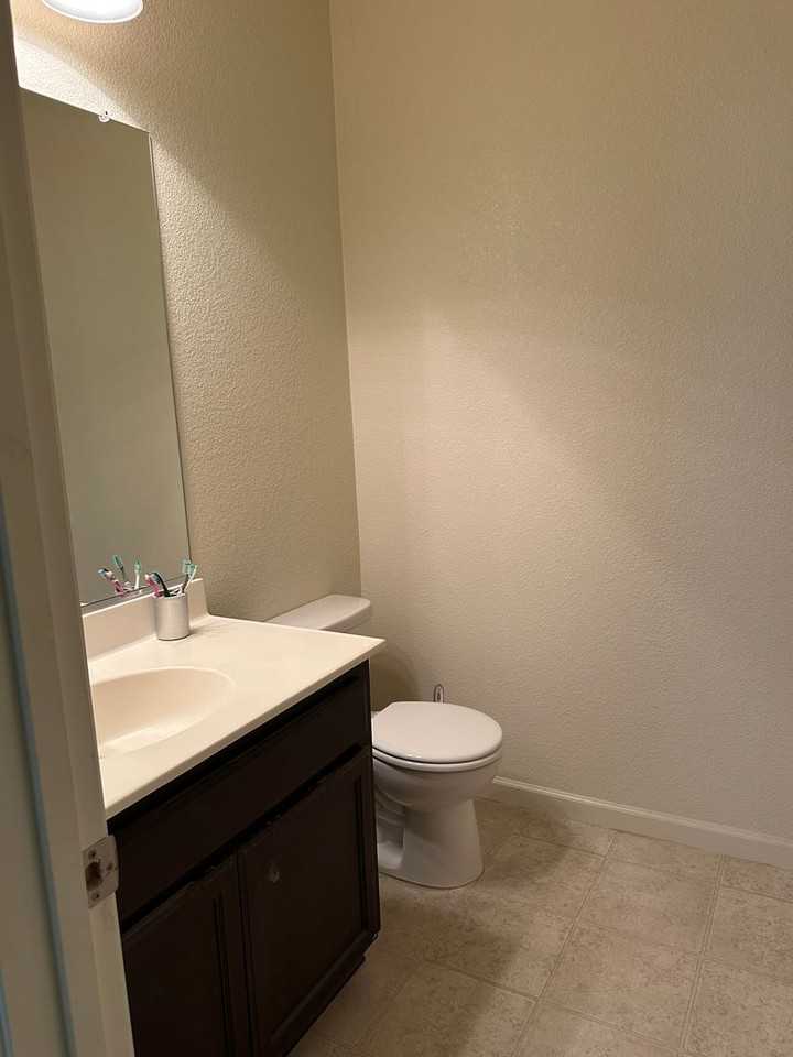 2460 North Fallbrook Drive - Photo 7 of 30