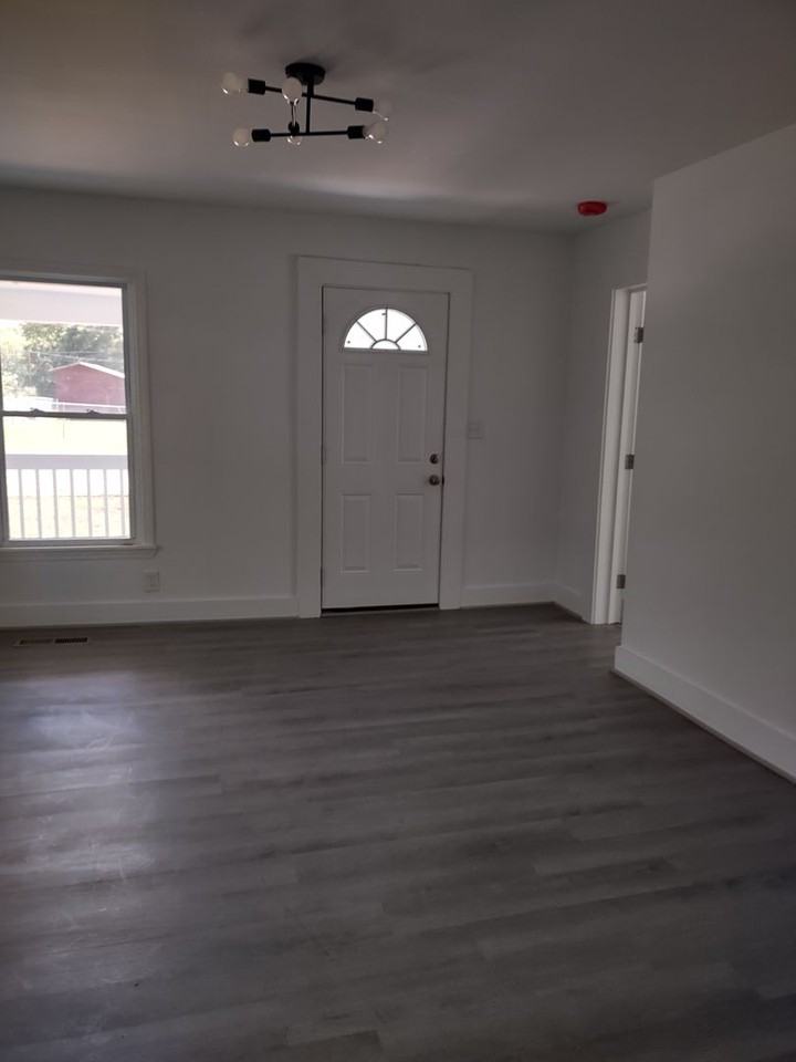 1557 Edwards St - Photo 3 of 16