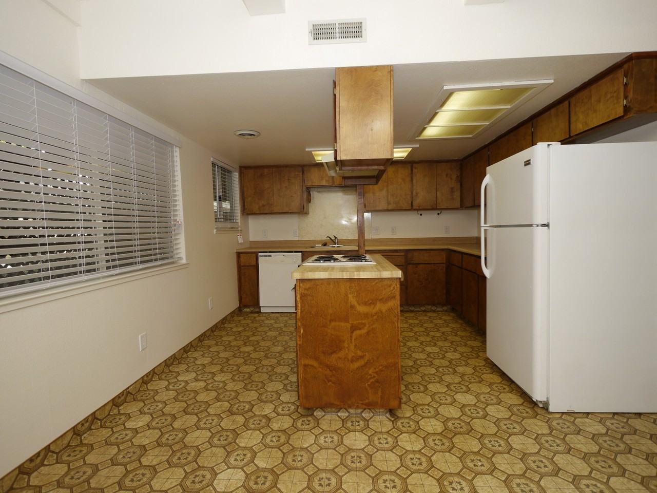 17620 Tannery Ln - Photo 3 of 11