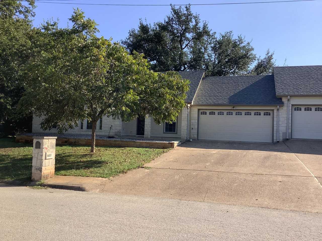 409 South Rhomberg Street - Photo 3 of 50