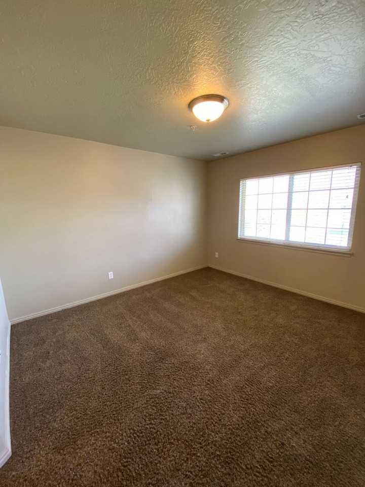 53 S 930 E - Photo 2 of 14