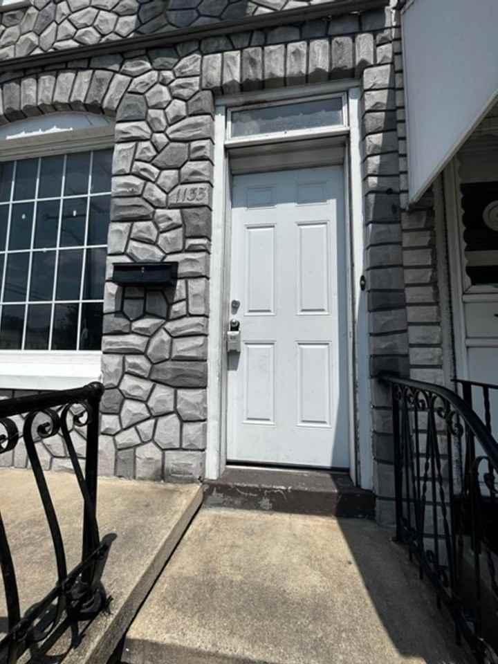 1135 Muhlenberg St - Photo 2 of 11