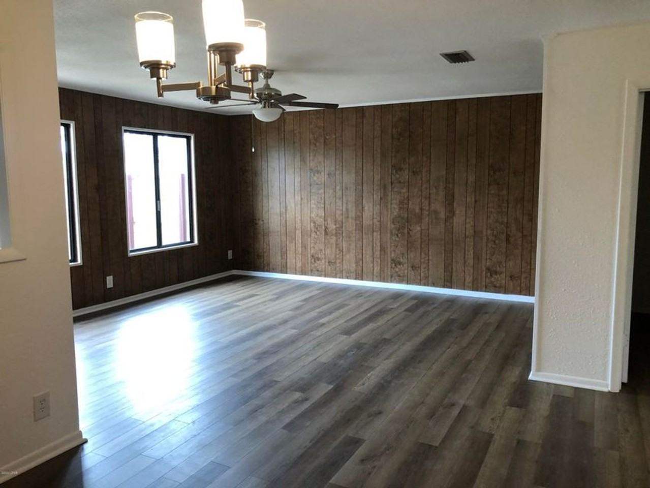 3195A Diana Ln - Photo 3 of 15