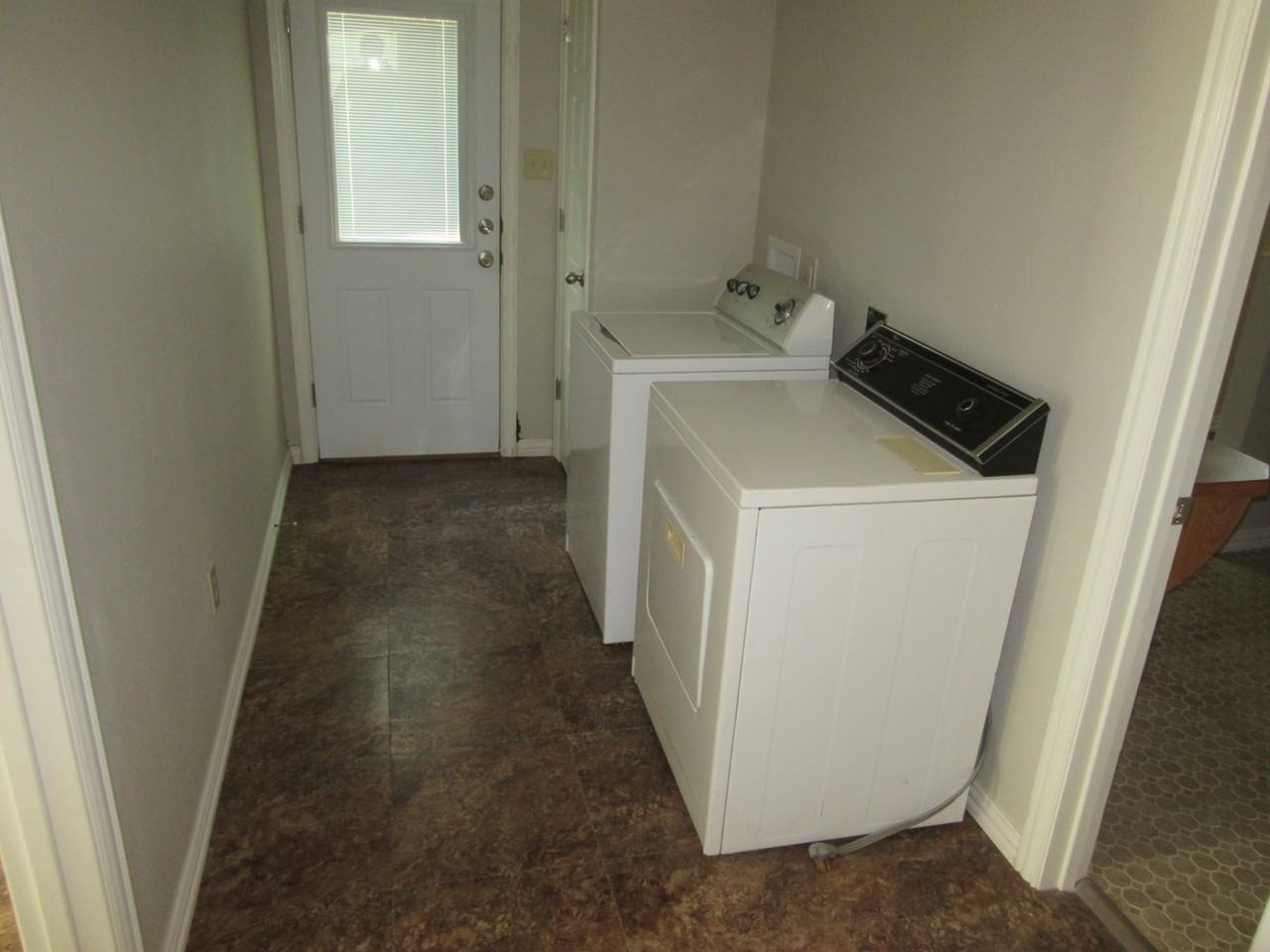 2949 Cedar St - Photo 2 of 10