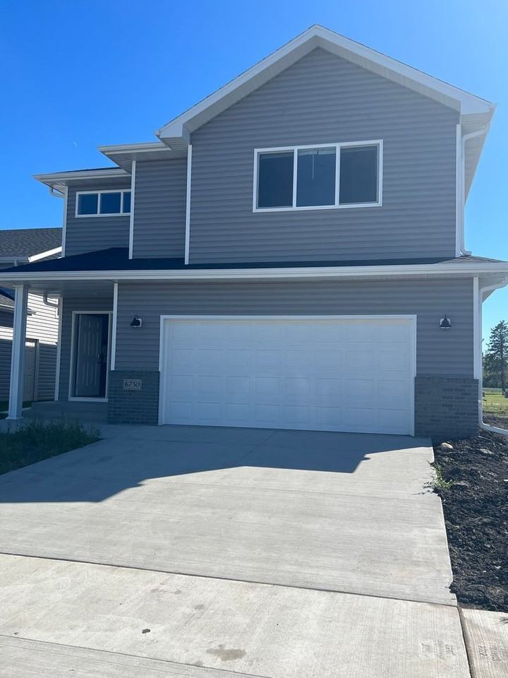 6750 72nd Ave S - Photo 3 of 24