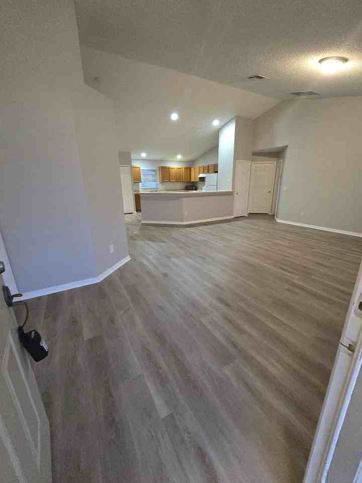 542 Finch Ct - Photo 5 of 34