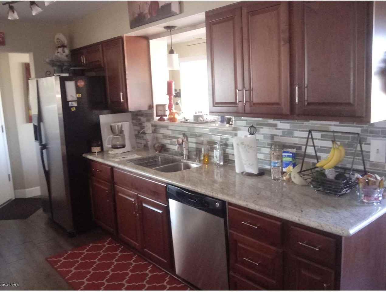 11418 N 109th Ave - Photo 5 of 8