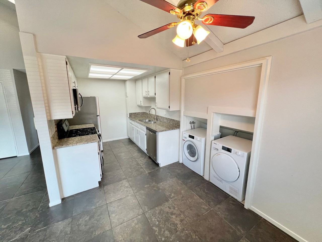 1045 E 3rd St #3 - Photo 5 of 19