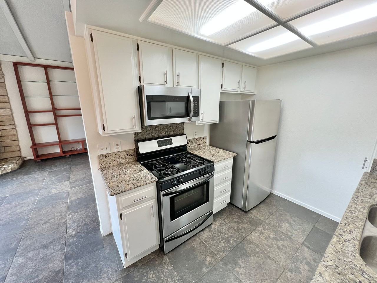 1045 E 3rd St #3 - Photo 7 of 19